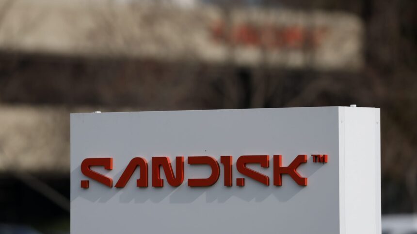 Saham-Saham dengan Pergerakan Terbesar Sebelum Pasar Dibuka: MU, SNDK, NEM