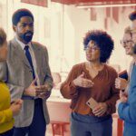 Tim Anda Tidak Butuh 'Keluarga Kerja' — Melainkan Sistem yang Tangguh Saat Dibutuhkan