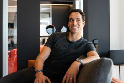 Whoop Ajak LeBron, Kini Ingin Jangkau Lebih Banyak Ibu!