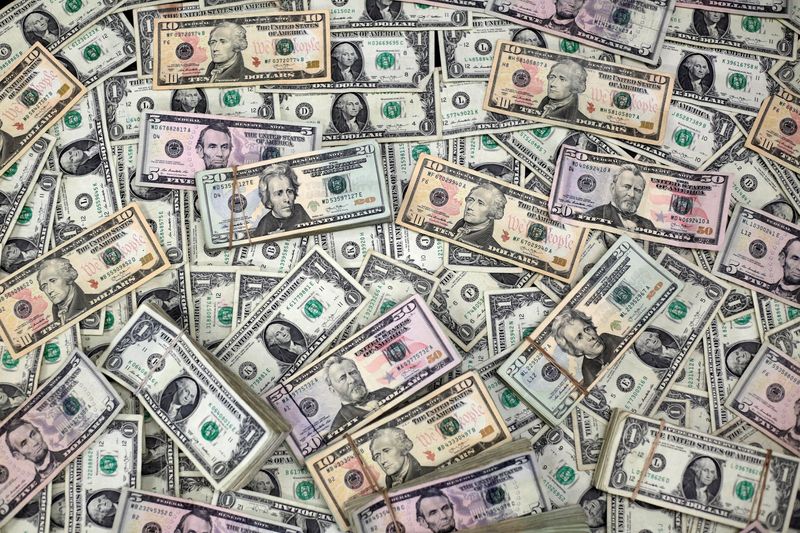 Apa Strategi Perusahaan AS dalam Mengelola Kas Mereka?