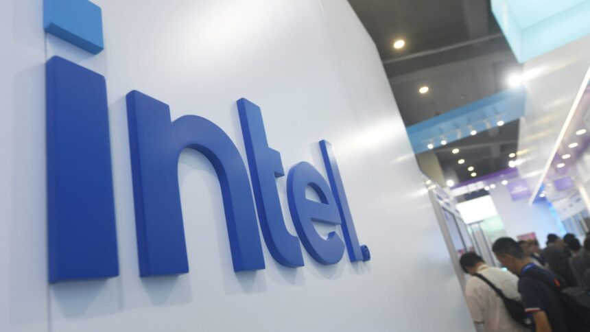 Saham dengan Pergerakan Paling Signifikan Sebelum Pembukaan Pasar: INTC, AMD, PG