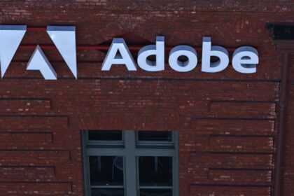 Saham-Saham yang Mengguncang Pasar Setelah Jam Perdagangan: ADBE, UAL, COF