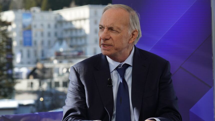 Ray Dalio: Kevin Warsh Harus Pertahankan Suku Bunga di Masa Stagflasi