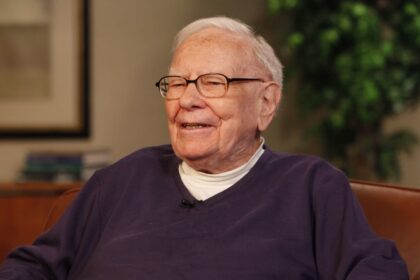 Warren Buffett Gandeng Stephen Curry untuk Acara Makan Siang Amal