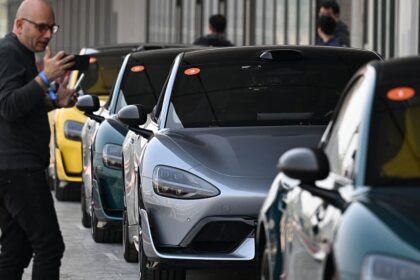 Perusahaan Mobil Asing Memanfaatkan Teknologi untuk Bertahan di Pasar Otomotif China