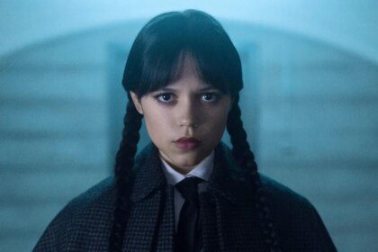 Jenna Ortega Tampil Memesona di Paris dalam Foto Netflix!