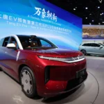 Laba triwulan BYD merosot drastis dalam enam tahun seiring penjualan di Cina menurun