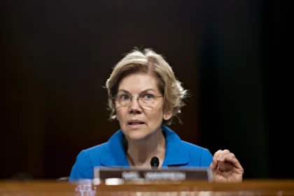 Elizabeth Warren Selidiki Persetujuan Cepat Federal untuk Bank Kripto Palmer Luckey