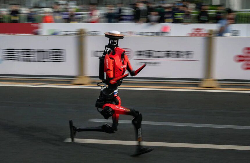 Robot Ciptakan Rekor Baru di Half-Marathon Beijing, Mengalahkan Manusia!