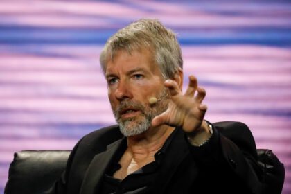 Strategi Michael Saylor Makin Kokoh, Berinvestasi Tambahan $1 Miliar di Bitcoin