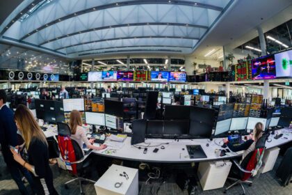 Saham Rusia Merosot di Penutupan Perdagangan; Indeks MOEX Rusia Tak Berubah