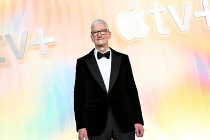 Tim Cook Mundur sebagai CEO Apple, John Ternus Siap Memimpin Pergantian Bersejarah