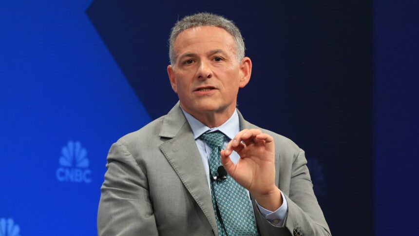 David Einhorn dari Greenlight Tawarkan Lima Saham dengan Potensi Pemulihan di Sohn: Dari AI Hingga Infrastruktur