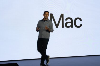Saham-Saham dengan Pergerakan Terbesar Pasca Penutupan: AAPL, RBLX, RDDT, ROKU