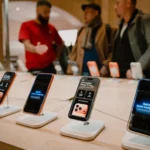 Perkiraan Penjualan Apple Melampaui Ekspektasi Wall Street, Saham Menguat!