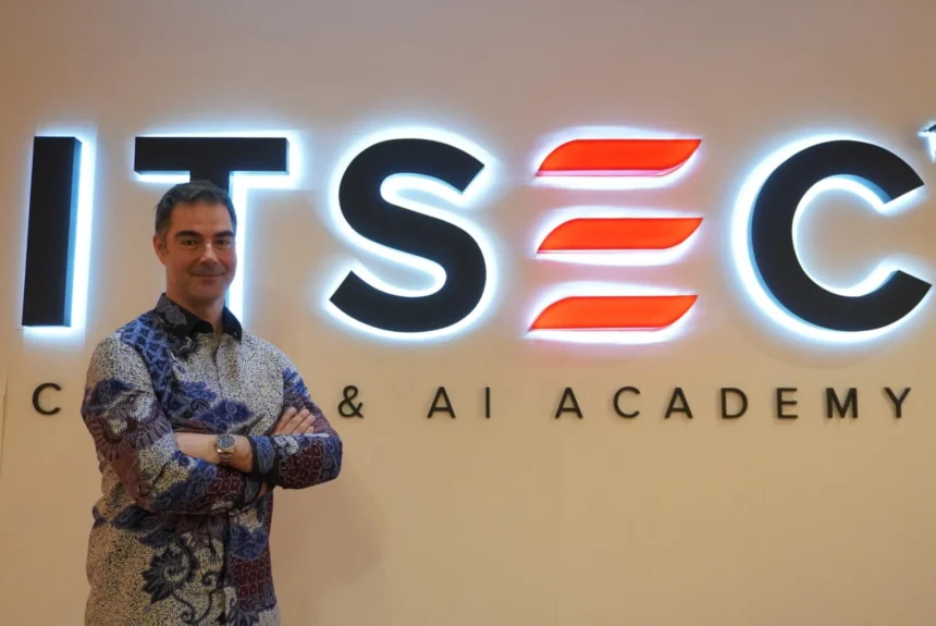 CEO ITSEC Asia Ungkap Risiko Keamanan: Mengapa Ia Hindari Wi-Fi Bandara!