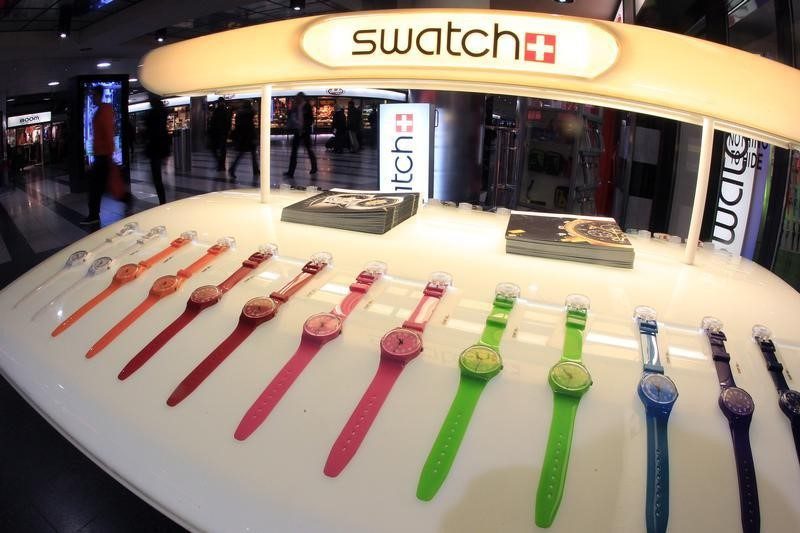 RBC Tingkatkan Rekomendasi Swatch Berkat Kolaborasi dengan AP, Namun Saham Tertekan Karena Respon Campuran