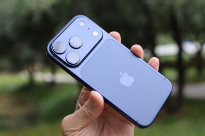 iPhone Ultra Tertunda Hingga 2027? Apple Dihadapkan pada Tantangan Besar dengan Masalah Engsel, Namun Layar 'Tanpa Lipatan' Menawarkan Harapan Baru