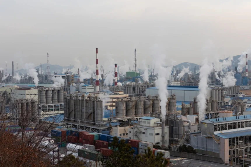 Kekacauan Pasokan Akibat Perang Mengguncang Sektor Manufaktur Asia