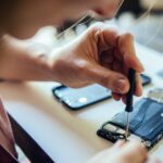 Saat Serahkan iPhone untuk Diperbaiki, Wanita Ini Alami Insiden Mengkhawatirkan — Berikut Cara Lindungi Data dan Diri Anda
