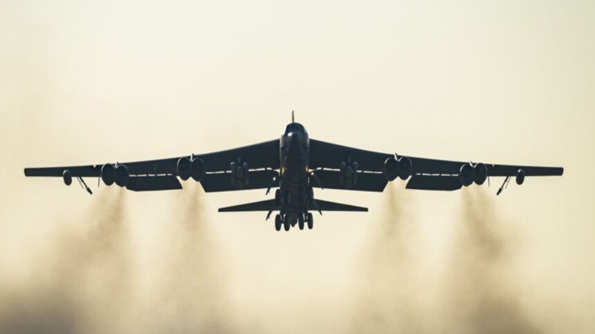 B-52 Tak Mau Pensiun: Upgrade Mesin $9 Miliar Bawa Bomber Era Perang Dingin Menuju Usia Hampir Seabad