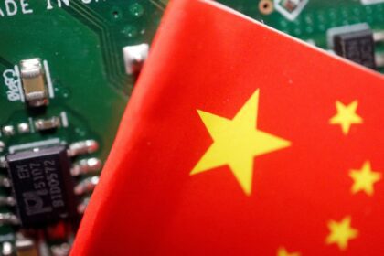 Goldman Turunkan Target Saham HK, Beralih ke Investasi Perangkat Keras AI di Cina Daratan