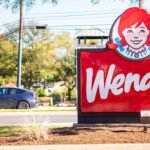 Saham Meme Baru Wendy's Melejit 30% Sempat Dihentikan Perdagangan!