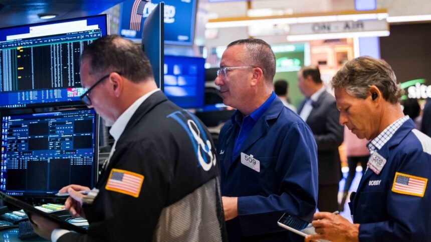 Saham Laju Kecil Catatkan Paruh Pertama Terbaik Sejak 1991 Berkat Meluasnya Perdagangan AI