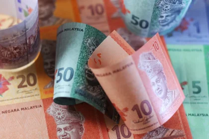 Ringgit Jatuh ke Level Terendah dalam Tujuh Bulan akibat Kekhawatiran Kebijakan Fed