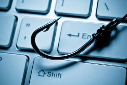 FBI Lumpuhkan Layanan Phishing Berbasis AI: Outsider Enterprise Gunakan Lebih dari Satu Juta URL untuk Mencuri Data Kartu Kredit dan Kata Sandi