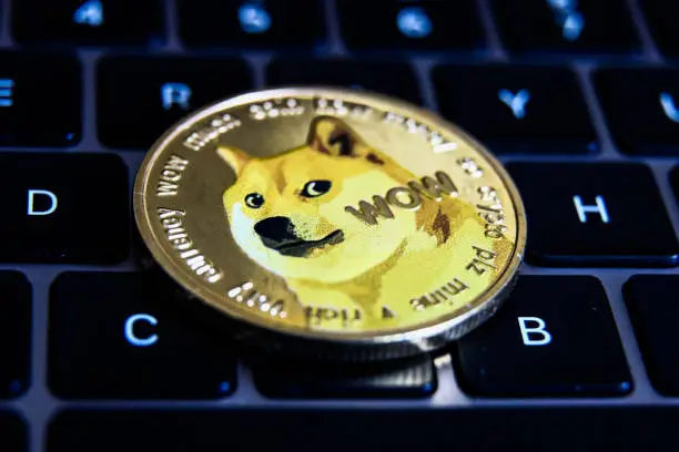 Rugikan $0,002 ke $0,7 dalam 2021, Setup Dogecoin Ini Bisa Bawa Harga Melonjak hingga $2 Sekarang!