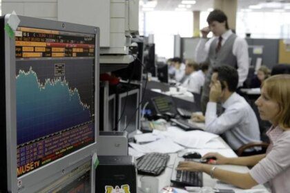 Saham Rusia Turun di Penutupan Perdagangan; Indeks MOEX Rusia Tetap Stabil