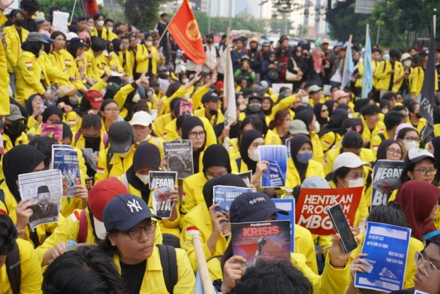 Kenaikan Harga BBM dan Runtuhnya Rupiah Memperberat Beban Prabowo di Tengah Aksi Protes Mahasiswa