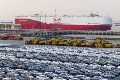 Pasar Mobil China Menghadapi Tahun Terburuk Sejak 2021, Penjualan Anjlok 20%