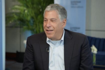 Goldman Sachs Amankan $70 Miliar dari Manajemen Aset untuk Verizon dan Lockheed Martin