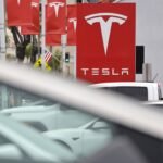 Saham-Saham dengan Pergerakan Terbesar Sebelum Pasar Dibuka: LMT, TSLA, GOOGL