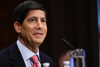 Ketua Fed Kevin Warsh Beri Testimoni di Hadapan Komite Perbankan Senat