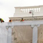 Portico Utara Gedung Putih Ditutupi Terpalâ€”Apa Alasan di Baliknya?