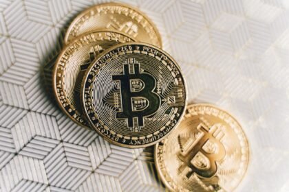 Minat Terbuka Bitcoin Jauh Dibawah Puncak Oktober: Apa Artinya untuk Investor?