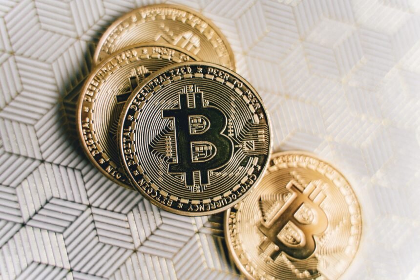 Minat Terbuka Bitcoin Jauh Dibawah Puncak Oktober: Apa Artinya untuk Investor?