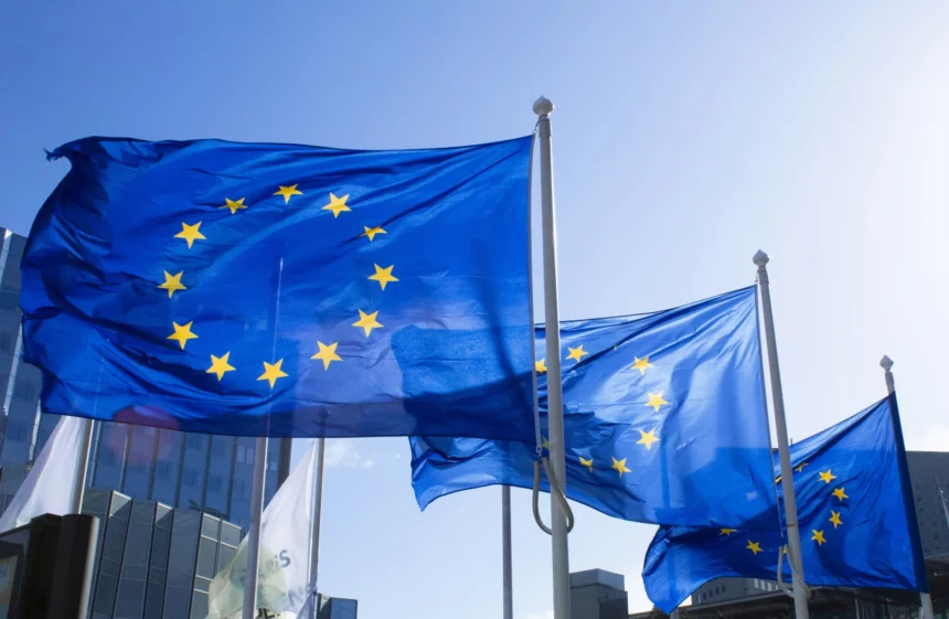 Uni Eropa Jatuhi Denda €890 Juta untuk Google Karena Pelanggaran Aturan Pasar Digital