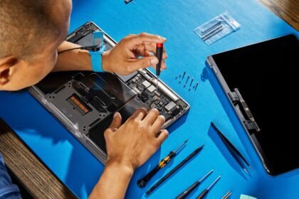 Genius Penggemar Apple Hemat Rp33 Juta Dengan Upgrade Manual Penyimpanan Mac, Tapi Mengaku Prosesnya 'Sangat Menyiksa'