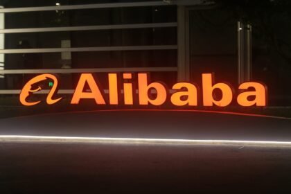 Saham Alibaba Anjlok 10% Usai Penempatan Saham Senilai $10,2 Miliar untuk Dorong Inovasi AI