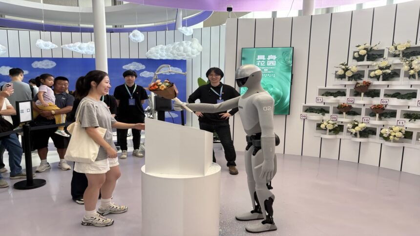 Robot Humanoid China Hadapi Tantangan Dalam Kemampuannya Sendiri