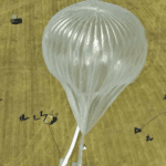Tentara AS Uji Coba Balon Raksasa yang Lepaskan Drone Surya untuk Misi Jangka Panjang di Medan Perang yang Diperebutkan
