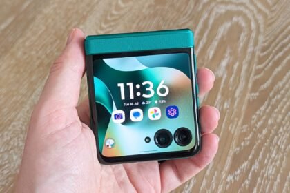 Ulasan Motorola Razr 2026: Flip Phone Menengah Terbaik, Tapi Masih Ada yang Kurang