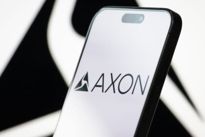Saham-Saham Ini Mengguncang Pasar Siang Ini: SWKS, AXON, PLAY, RVTY