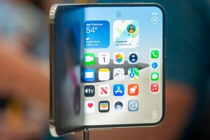 Wawancara dengan VP Rekayasa Perangkat Keras Apple: Kebanggaan atas Ketahanan Engsel iPhone Duo dan Keandalan Ceramic Shield 2, Namun... "Melihat Pelindung Layar di iPhone Membuat Saya Tidak Nyaman"