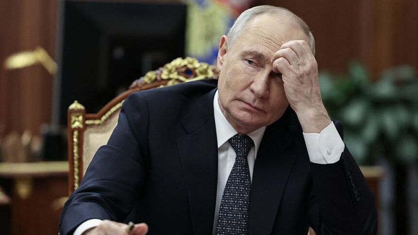 Foto Resmi: Putin Suarakan Pilihan dengan Windows 10 Bajakan dan PC Dell Amerika