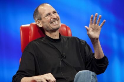 Steve Jobs: Sentuhan Layar Sentuh yang Membuat Anda Merasa 'Lelah' — Serangan Pedas di Balik Perubahan Strategi PC Rivalnya